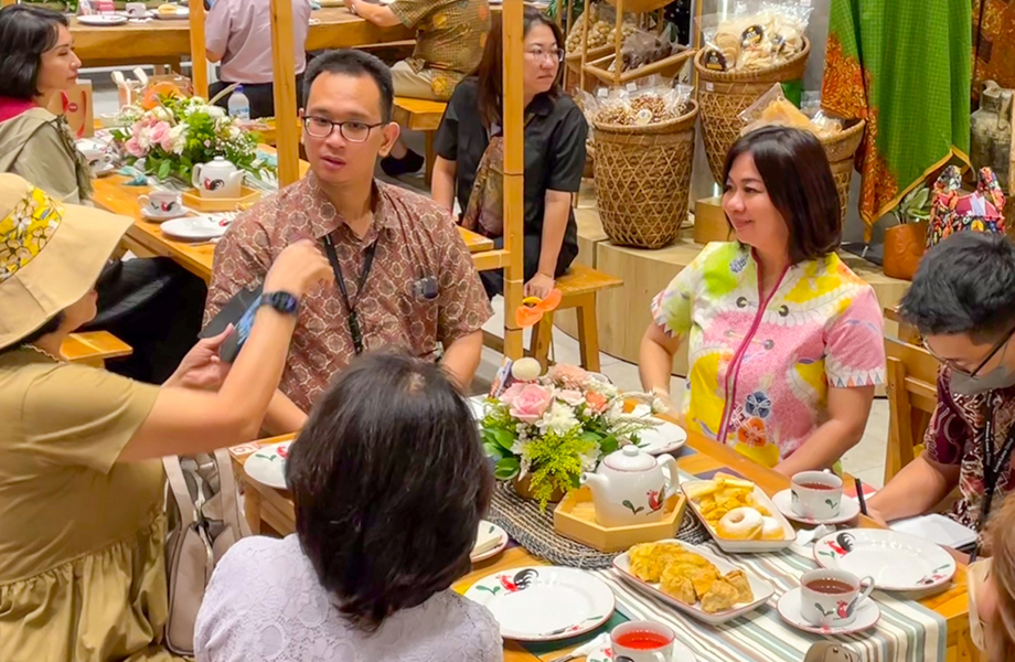 Apresiasi Pelanggan di Hari Pelanggan Nasional, Perwakilan Manajemen Kawan Lama Group Turun Langsung Menyapa Pelanggan di lebih dari 100 Toko di 61 Kota