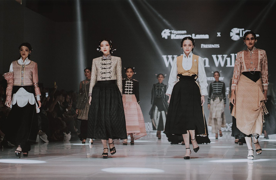 Dari Kapuas Hulu ke Panggung Jakarta Fashion Week 2026, Perjalanan Tenun Dayak Iban Bersama Yayasan Kawan Lama