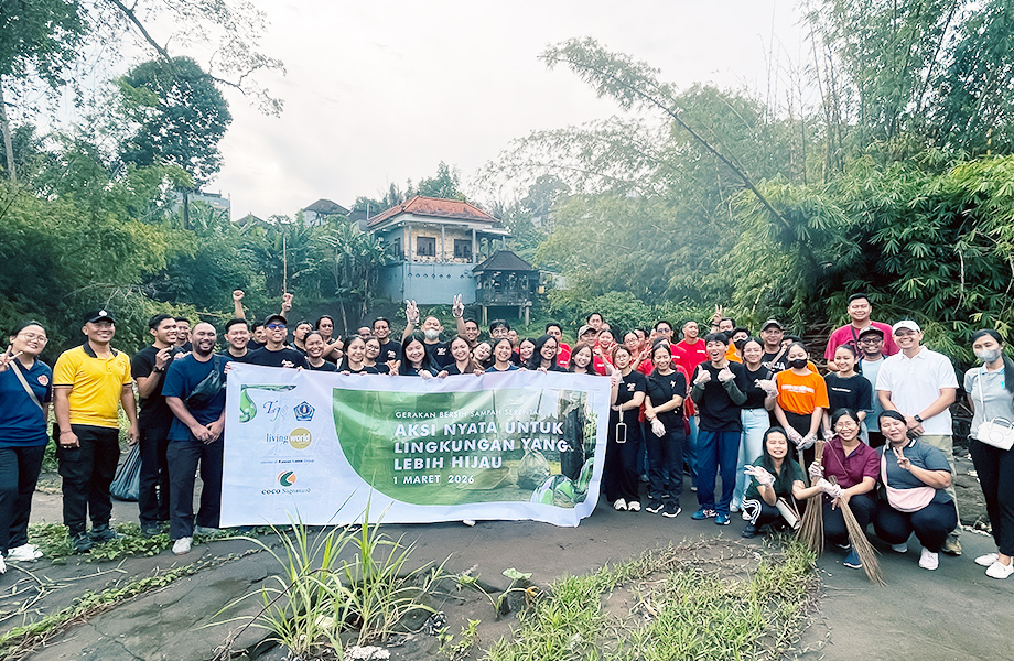 Living World Denpasar Membersihkan Lingkungan dan Sungai di Tonja